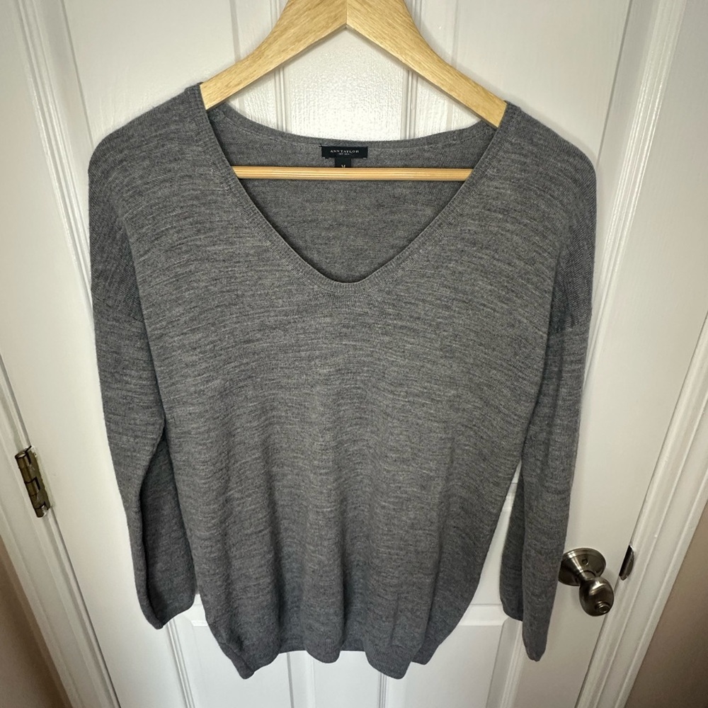 Ann Taylor Sweater Womens M Gray 100% Merino Wool Cozy Luxury Capsule Old Money